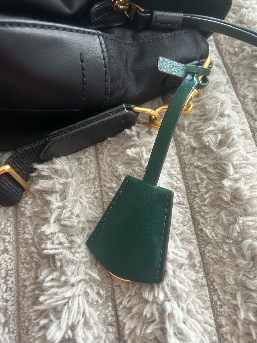 Tory Burch Scout Black Nylon Crossbody Bag Green Quilted Interior Logo Charm - Picture 7 of 7